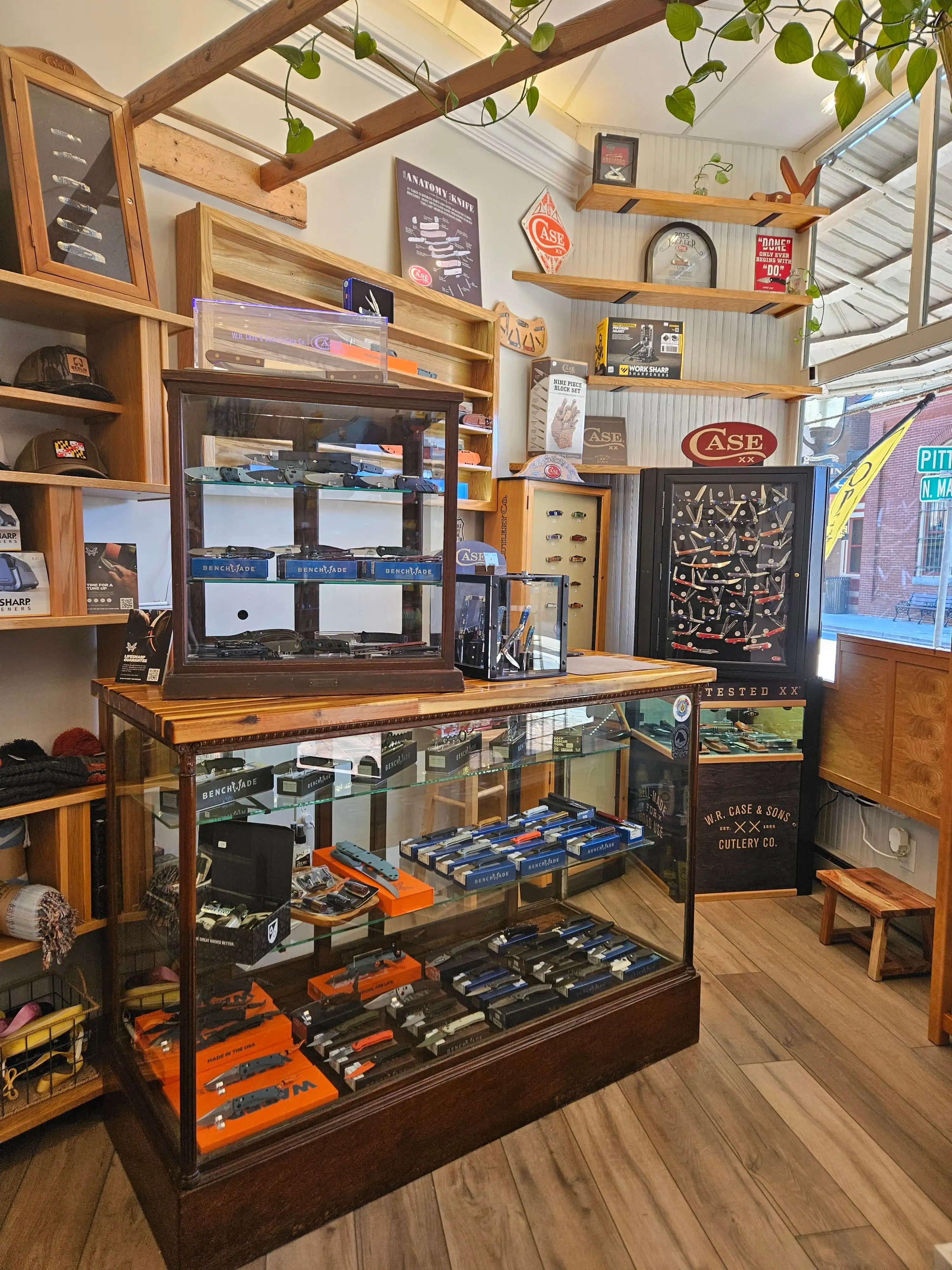 Knives and tools for winter